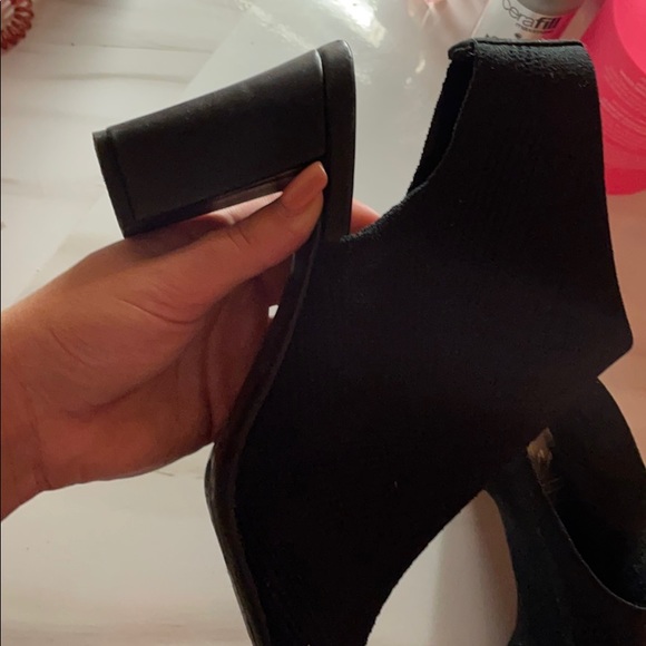 Heels - Picture 3 of 3